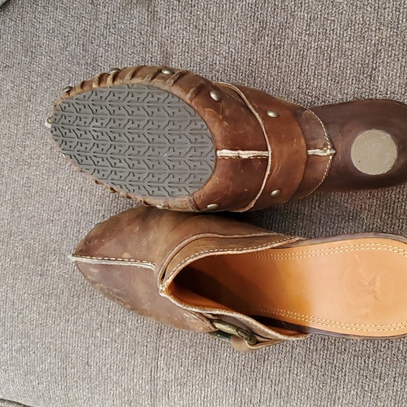 Frye heeled clog. New, size 10W - Picture 8 of 8